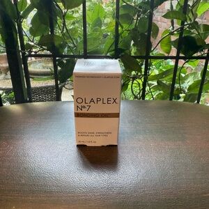 OLAPLEX No.7 Bonding Oil in White and Gold Packaging